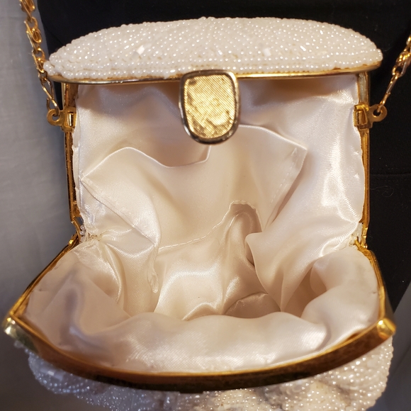 Antique 1920s White Beaded Evening Purse | Gold Chain Frame - Picture 4 of 16